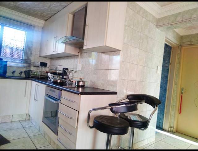 2 BEDROOM HOUSE FOR SALE IN TEKWANE